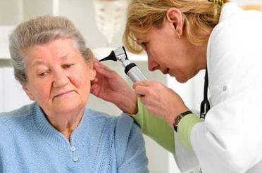 老人听力下降能恢复吗？什么原因引起？(图1)