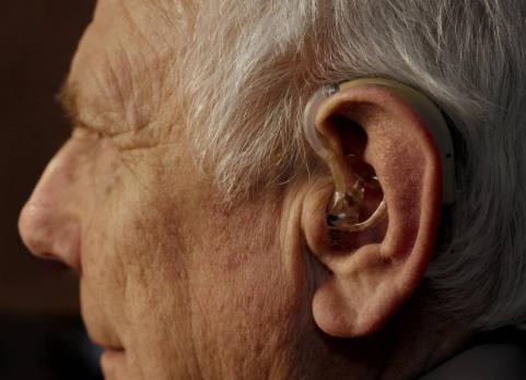 助听器老年人适合戴吗？有副作用吗(图2)