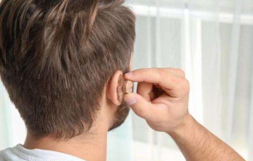 助听器放大声音的原理是什么？