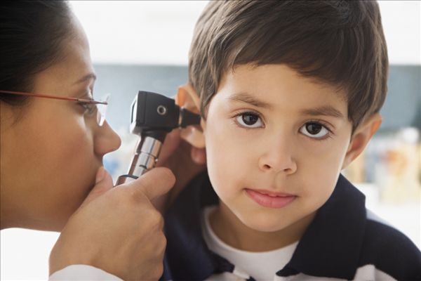 家长如何在早期发现孩子耳聋？