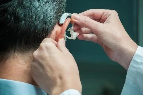 佩戴助听器能让听损患者安心更安全！